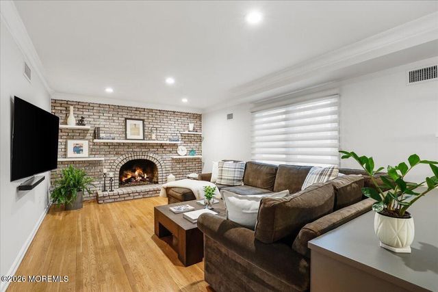 15 Country Lane, Manalapan, NJ 07726