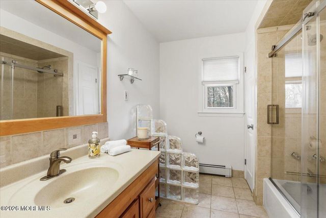 15 Country Lane, Manalapan, NJ 07726