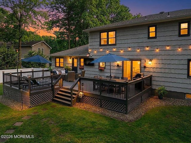 15 Country Lane, Manalapan, NJ 07726