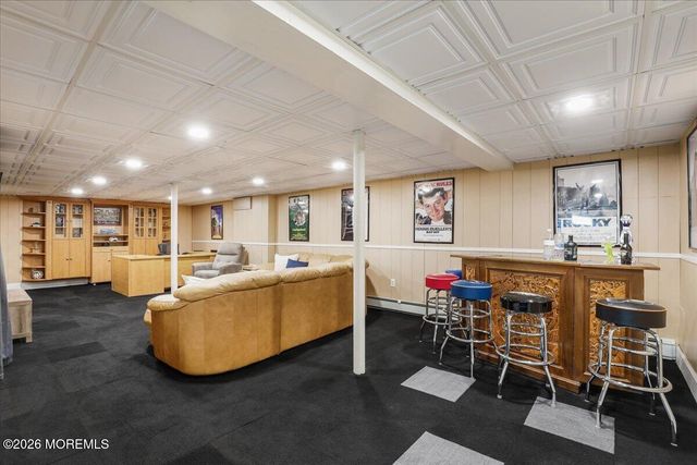 15 Country Lane, Manalapan, NJ 07726