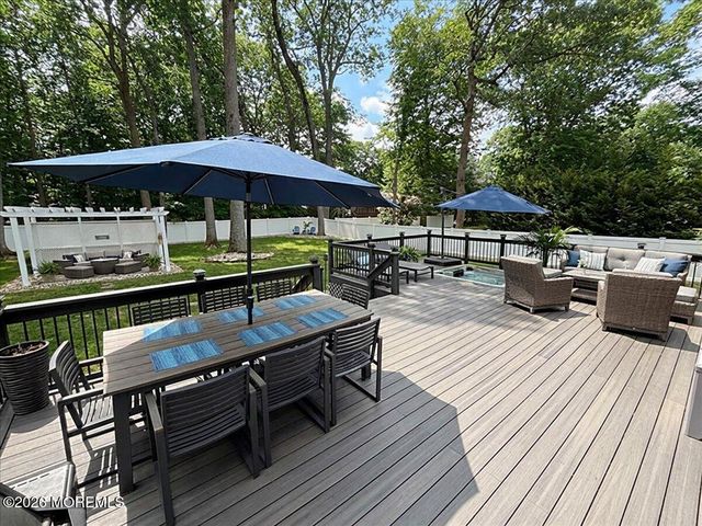 15 Country Lane, Manalapan, NJ 07726