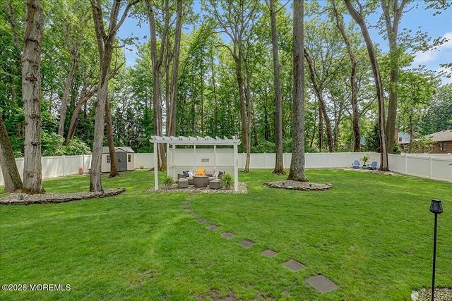 15 Country Lane, Manalapan, NJ 07726