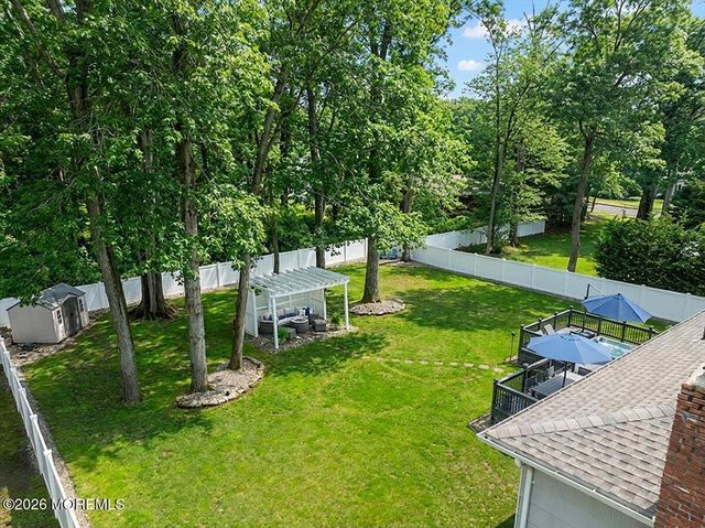 15 Country Lane, Manalapan, NJ 07726