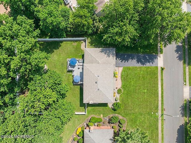 15 Country Lane, Manalapan, NJ 07726