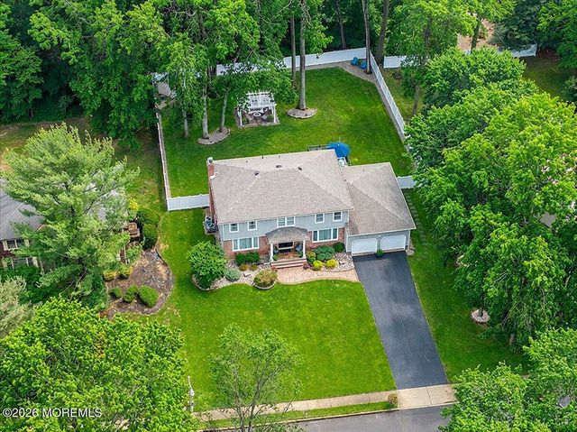 15 Country Lane, Manalapan, NJ 07726