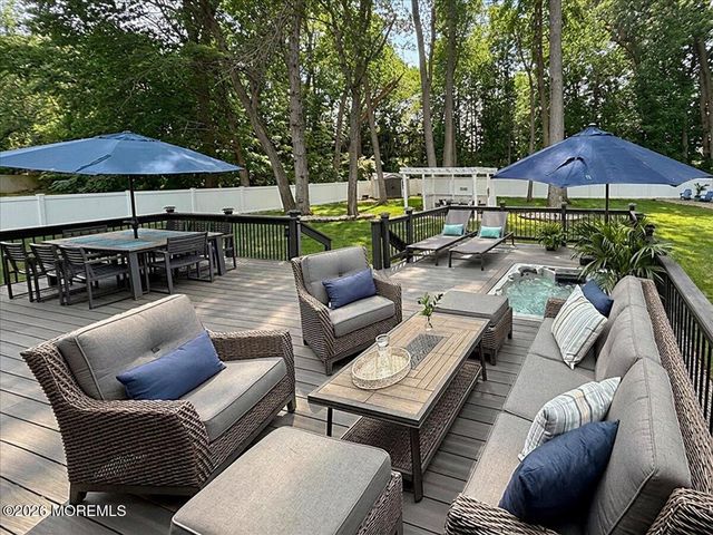 15 Country Lane, Manalapan, NJ 07726