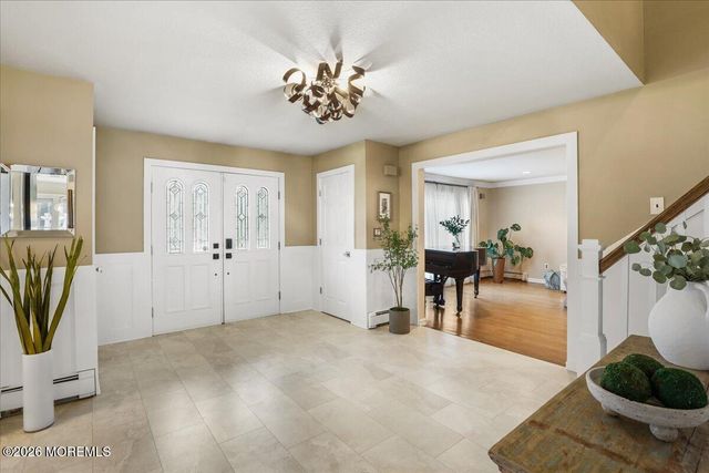 15 Country Lane, Manalapan, NJ 07726