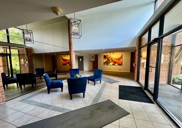 1415 E Central Road 301A, Arlington Heights, IL 60005