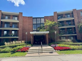 1415 E Central Road 301A, Arlington Heights, IL 60005