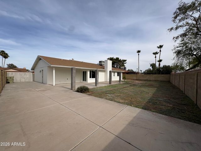 5723 W SUNNYSLOPE Lane, Glendale, AZ 85302
