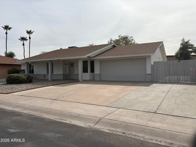 5723 W SUNNYSLOPE Lane, Glendale, AZ 85302