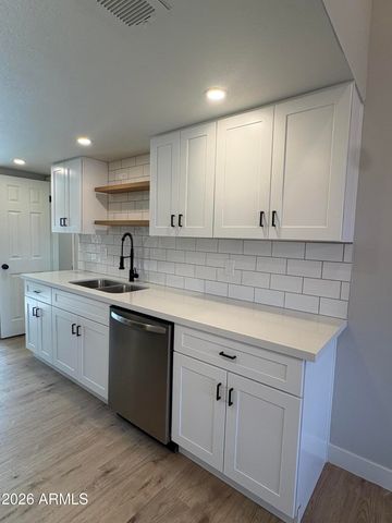 5723 W SUNNYSLOPE Lane, Glendale, AZ 85302