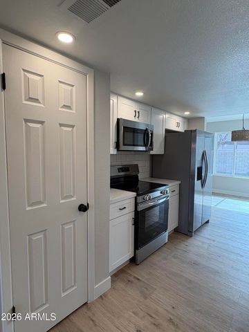 5723 W SUNNYSLOPE Lane, Glendale, AZ 85302