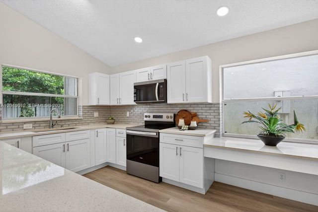 116 W Bayridge Drive, Weston, FL 33326