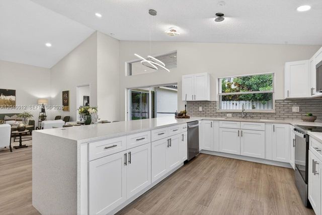 116 W Bayridge Drive, Weston, FL 33326