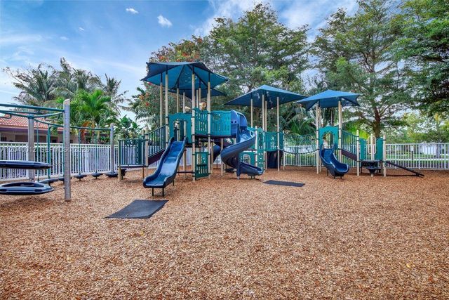 116 W Bayridge Drive, Weston, FL 33326