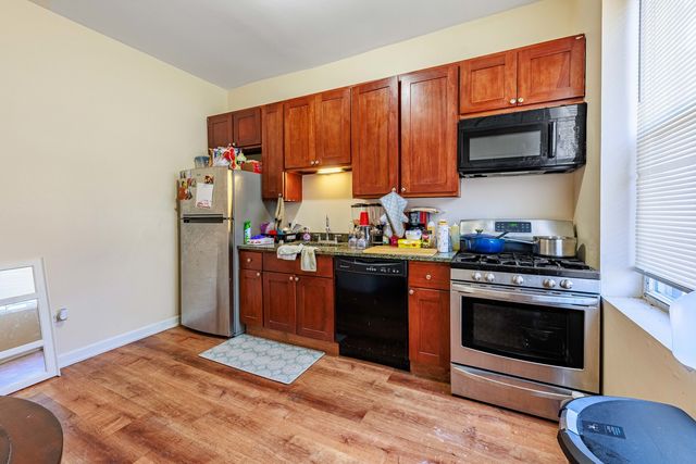 2822 W FLOURNOY Street, Chicago, IL 60612