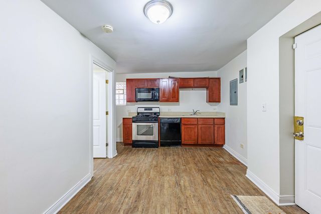 2822 W FLOURNOY Street, Chicago, IL 60612