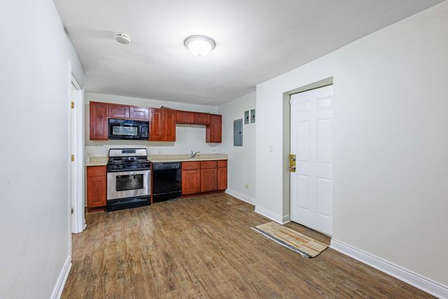 2822 W FLOURNOY Street, Chicago, IL 60612