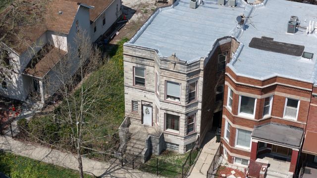 2822 W FLOURNOY Street, Chicago, IL 60612