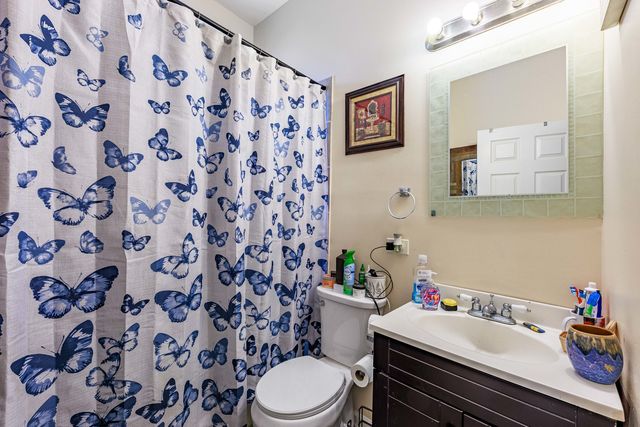 2822 W FLOURNOY Street, Chicago, IL 60612