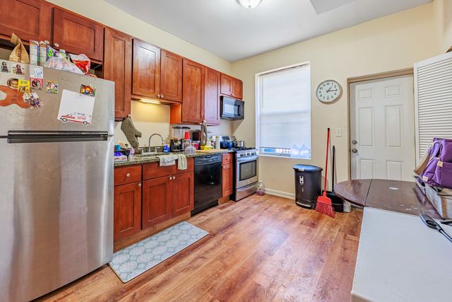 2822 W FLOURNOY Street, Chicago, IL 60612