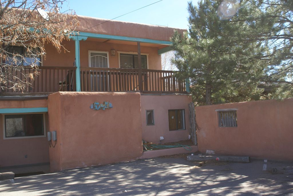 Image 4 of property listing at 611 N Paseo Del Pueblo Norte NE 6, Taos, NM 87571