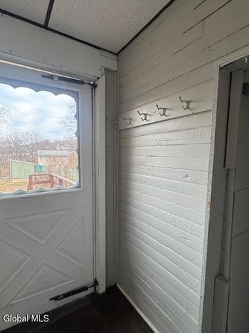 9 House Avenue, Troy, NY 12180