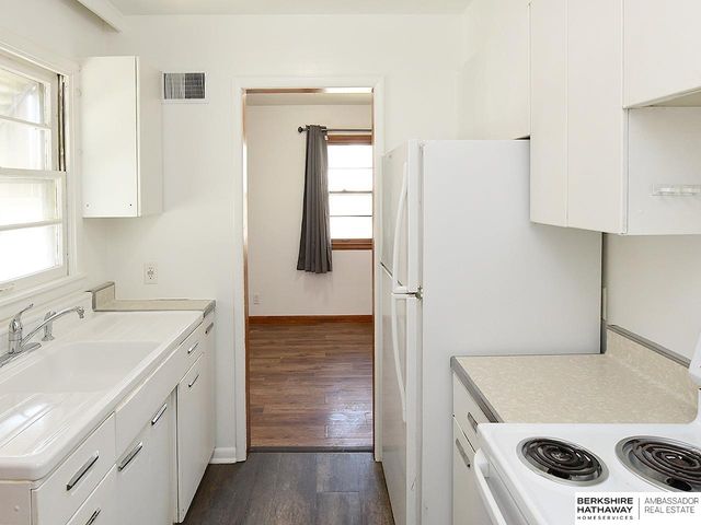 8029 Main Street, Ralston, NE 68127
