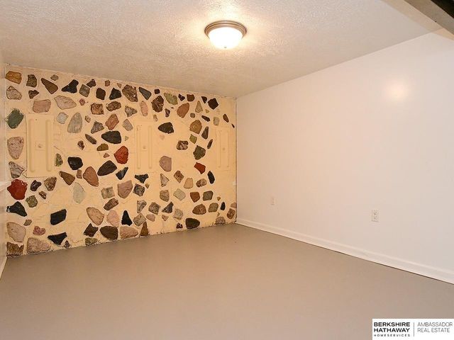 8029 Main Street, Ralston, NE 68127