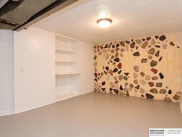 8029 Main Street, Ralston, NE 68127