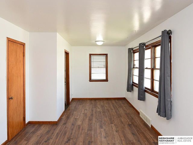 8029 Main Street, Ralston, NE 68127