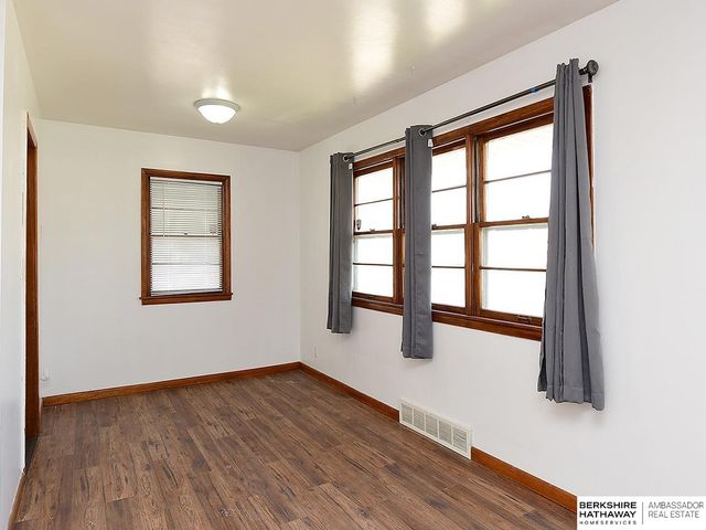 8029 Main Street, Ralston, NE 68127