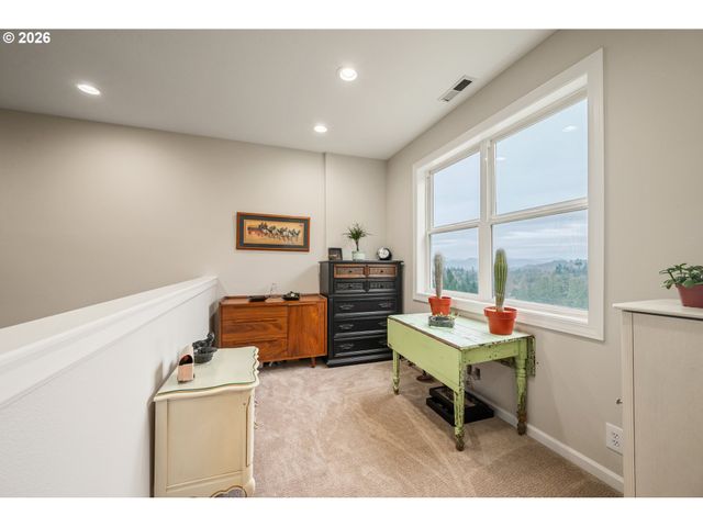 250 W ST JAMES Pl, Longview, WA 98632