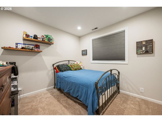 250 W ST JAMES Pl, Longview, WA 98632