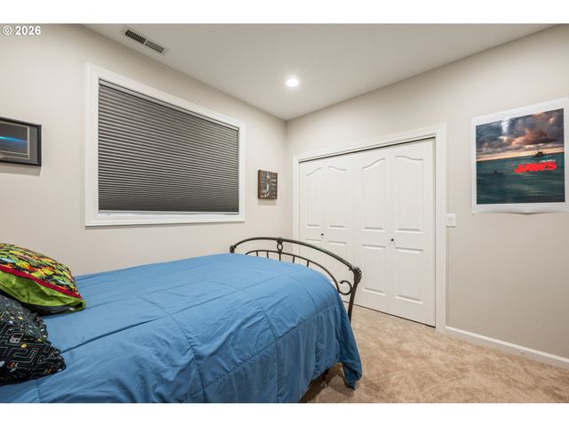 250 W ST JAMES Pl, Longview, WA 98632
