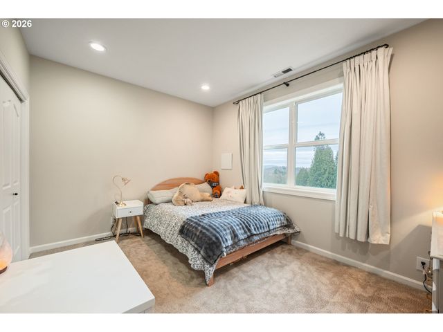 250 W ST JAMES Pl, Longview, WA 98632