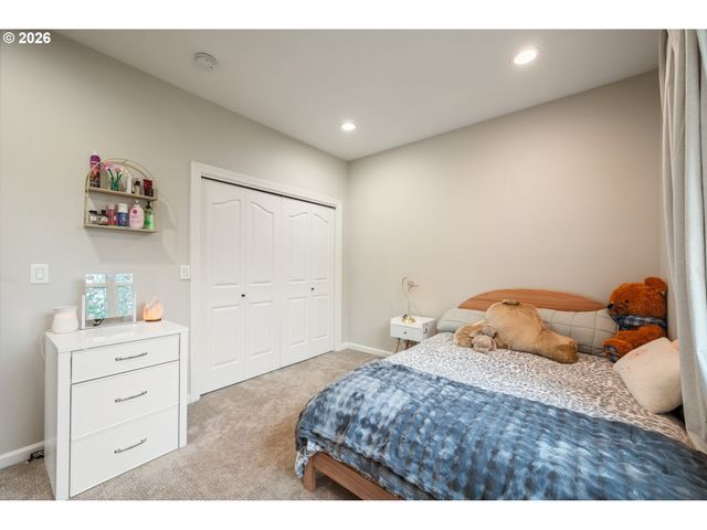 250 W ST JAMES Pl, Longview, WA 98632
