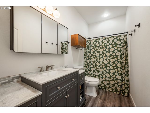 250 W ST JAMES Pl, Longview, WA 98632