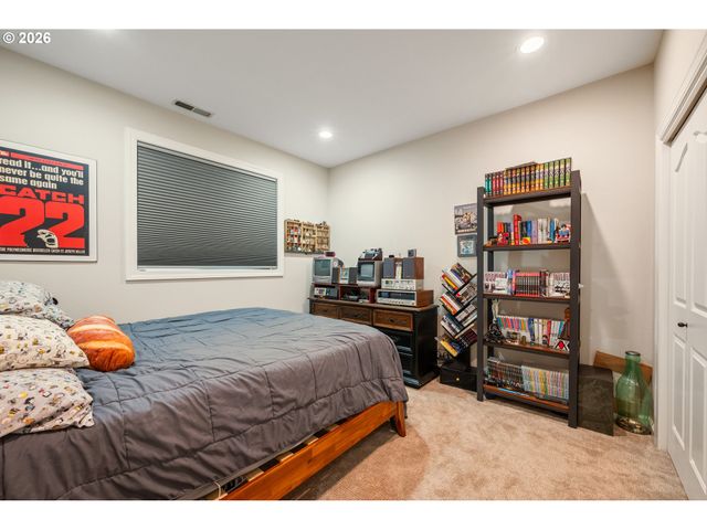 250 W ST JAMES Pl, Longview, WA 98632