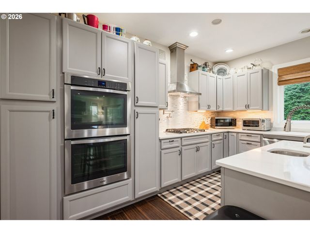 250 W ST JAMES Pl, Longview, WA 98632