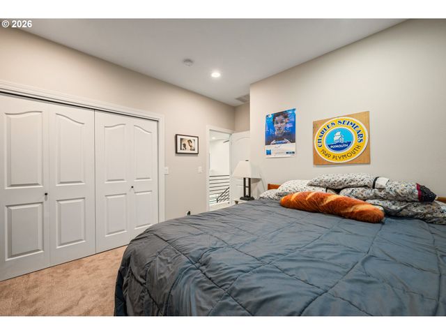 250 W ST JAMES Pl, Longview, WA 98632