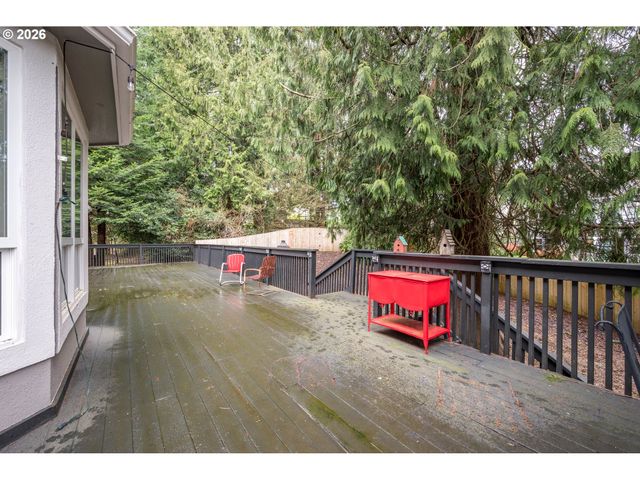 250 W ST JAMES Pl, Longview, WA 98632