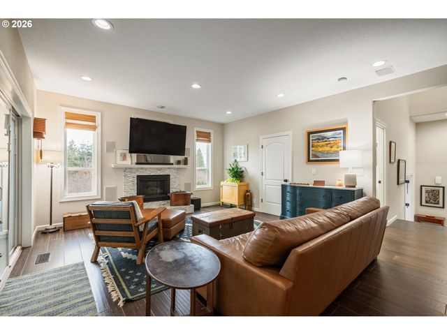 250 W ST JAMES Pl, Longview, WA 98632