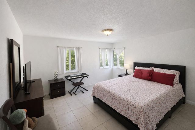 1420 NE 32nd Street, Pompano Beach, FL 33064