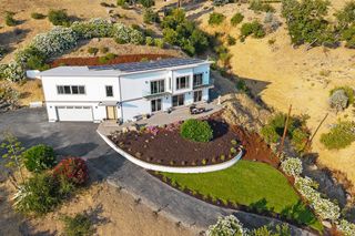 5560 Crystal Dr, Santa Rosa, CA 95404