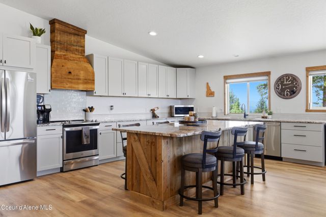 20781 N Corbin Hill RD, Hayden, ID 83835