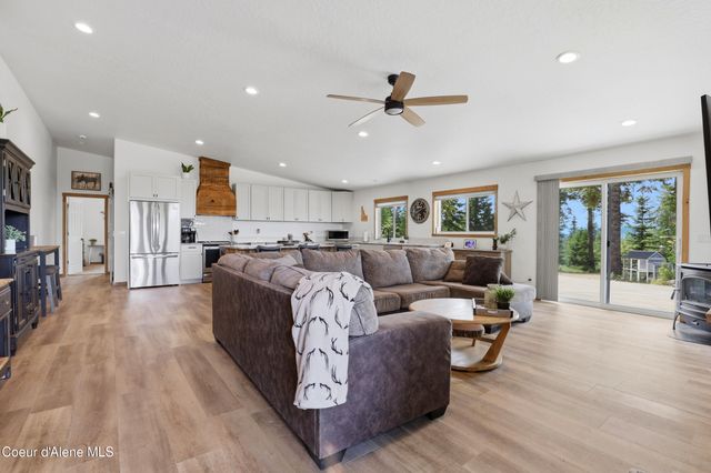 20781 N Corbin Hill RD, Hayden, ID 83835
