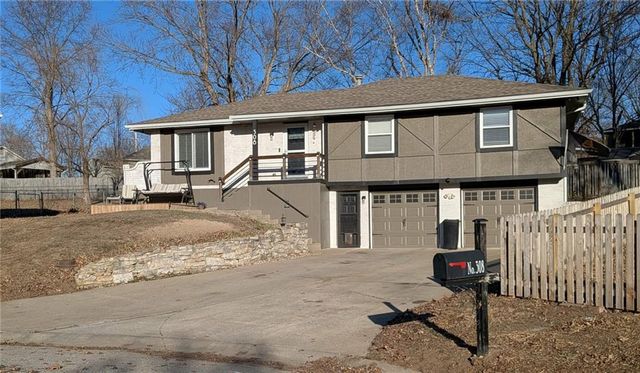 308 SW MOORE Place, Blue Springs, MO 64015