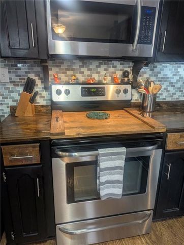 308 SW MOORE Place, Blue Springs, MO 64015